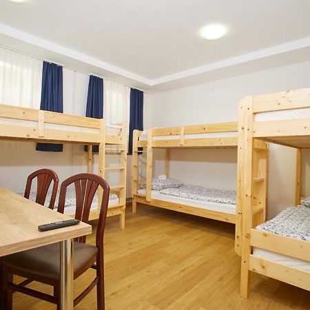 Hostel Delalut Ravne na Koroskem Esterno foto