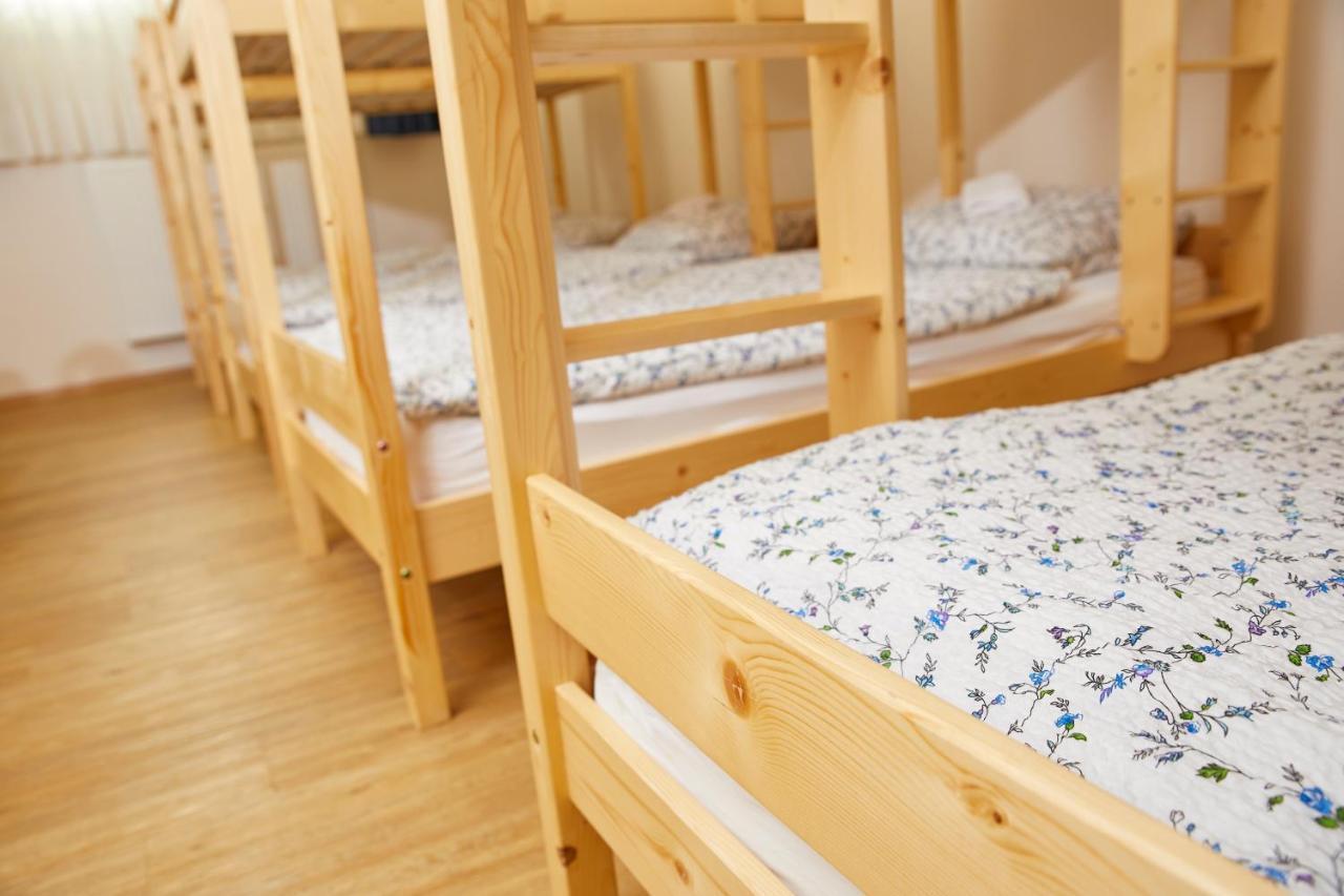 Hostel Delalut Ravne na Koroskem Esterno foto
